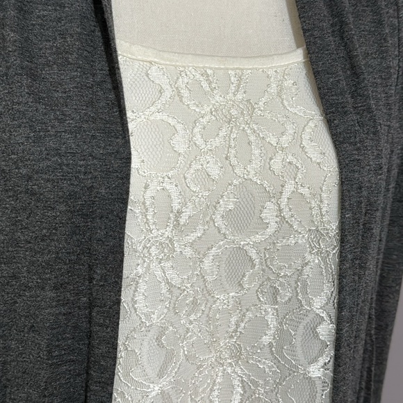 Lavish XL one piece Lace Top with attached open cardigan - Picture 3 of 12
